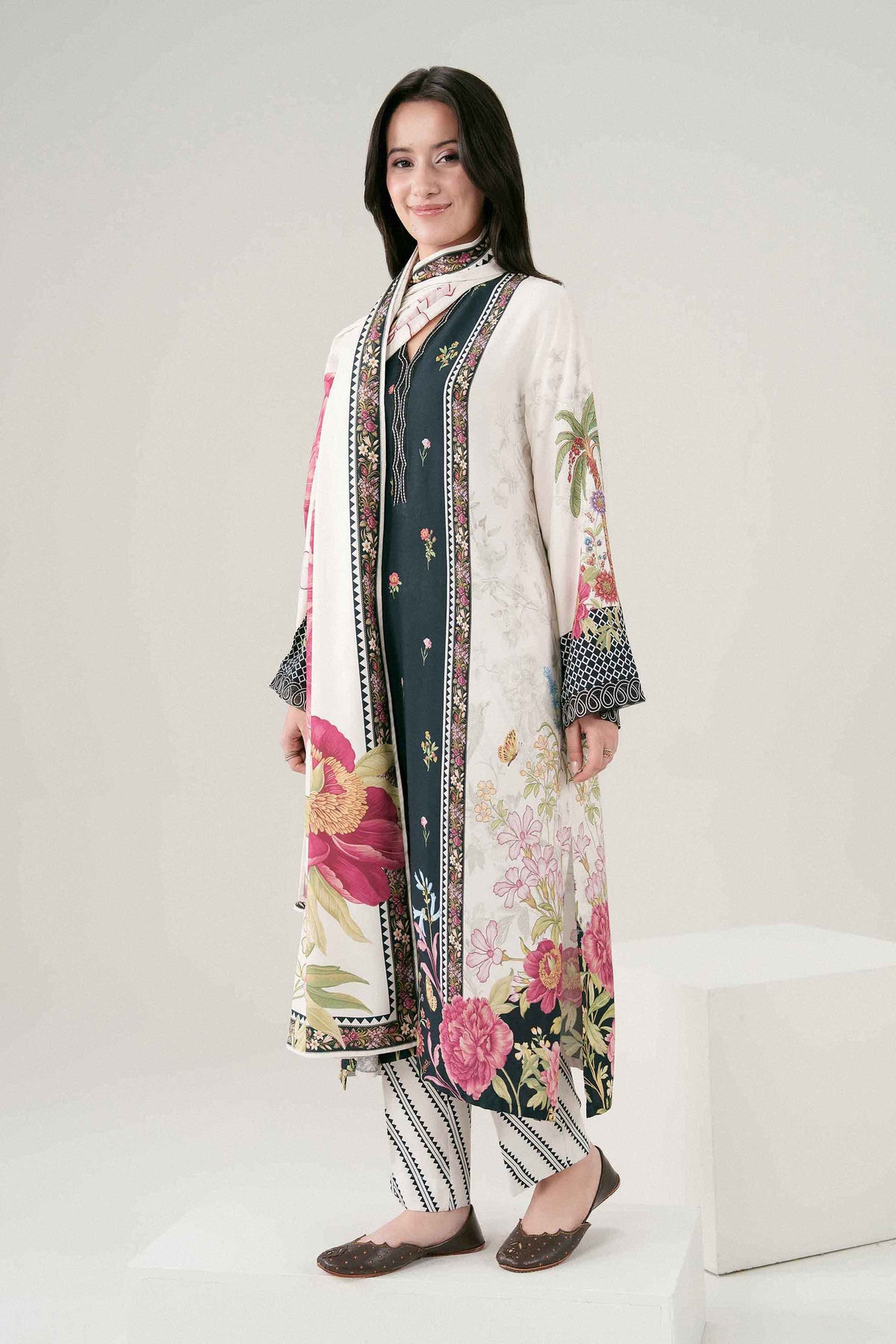Off White 3-Piece Printed Embroidered Suit in Linen ready-to-wear