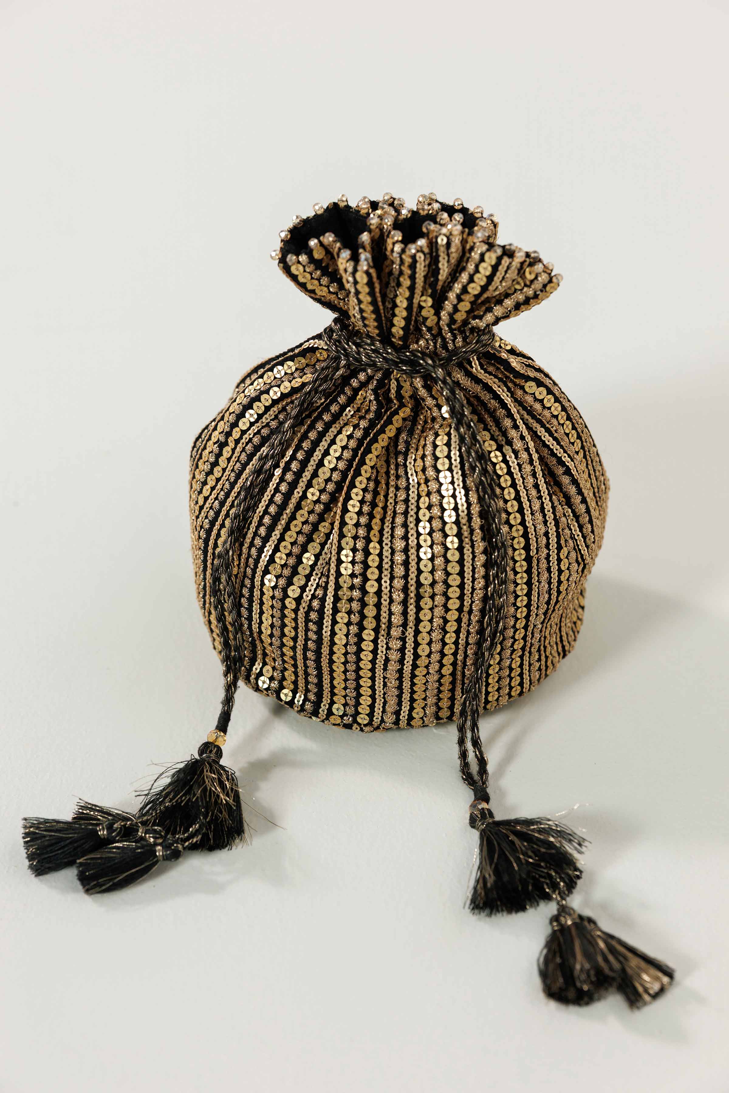 NISHATUAE - Black Embroidered Silk Pouch
