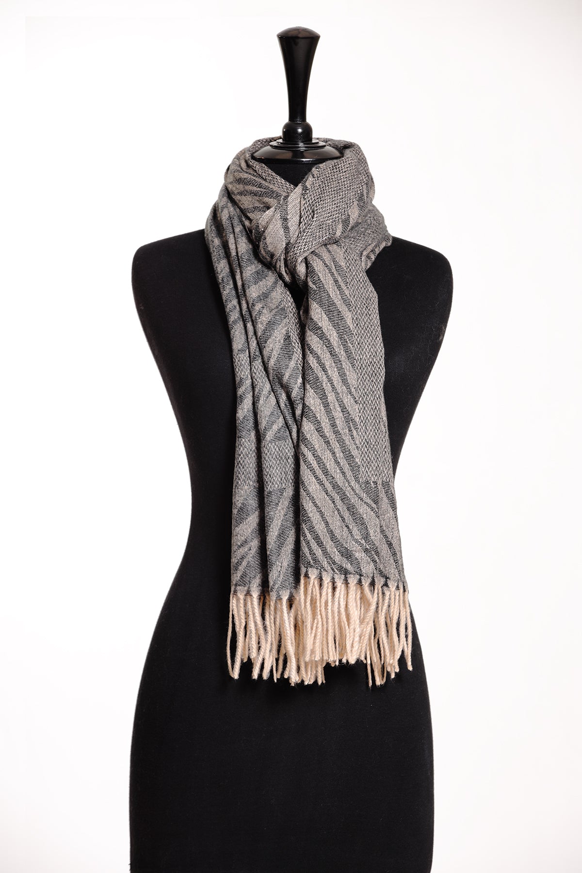 428702111-Women Shawl-W22