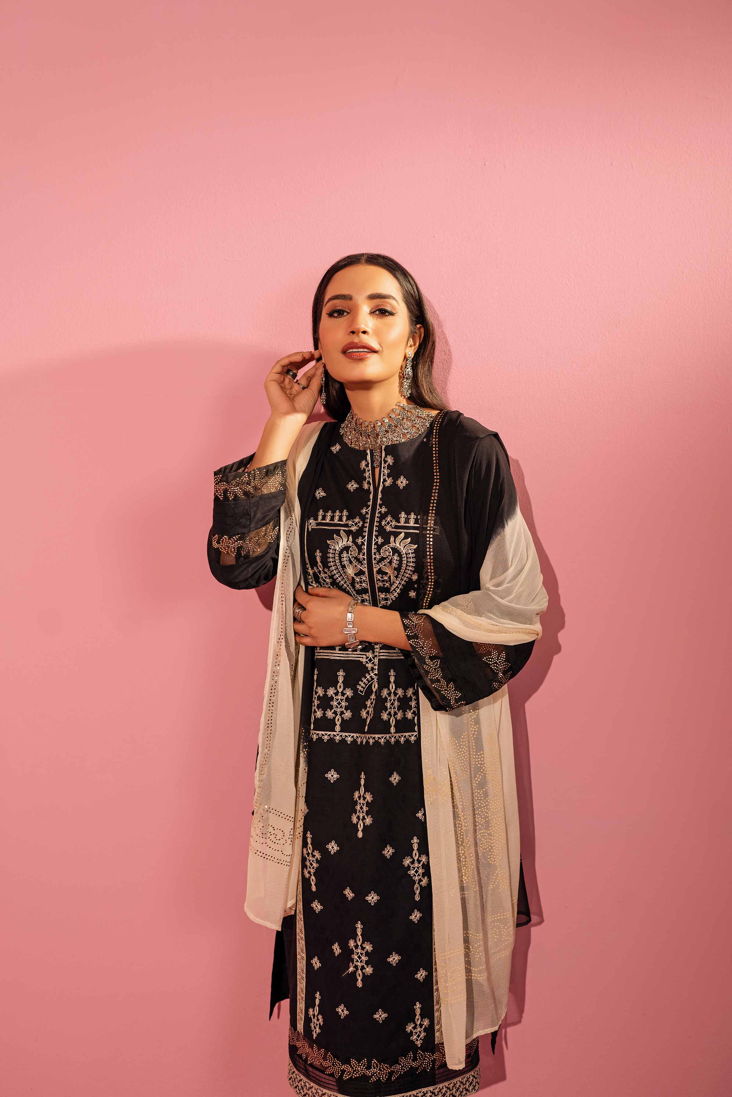 3 Piece - Printed Embellished Suit - 42301302