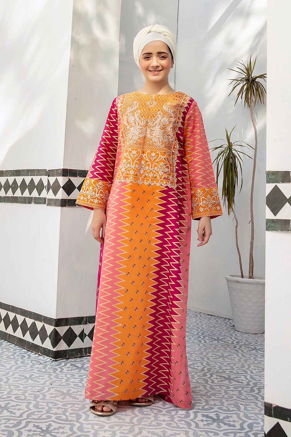 DE21-05-Embroidered Regular Silhouette Stitched Fustaan-1PC