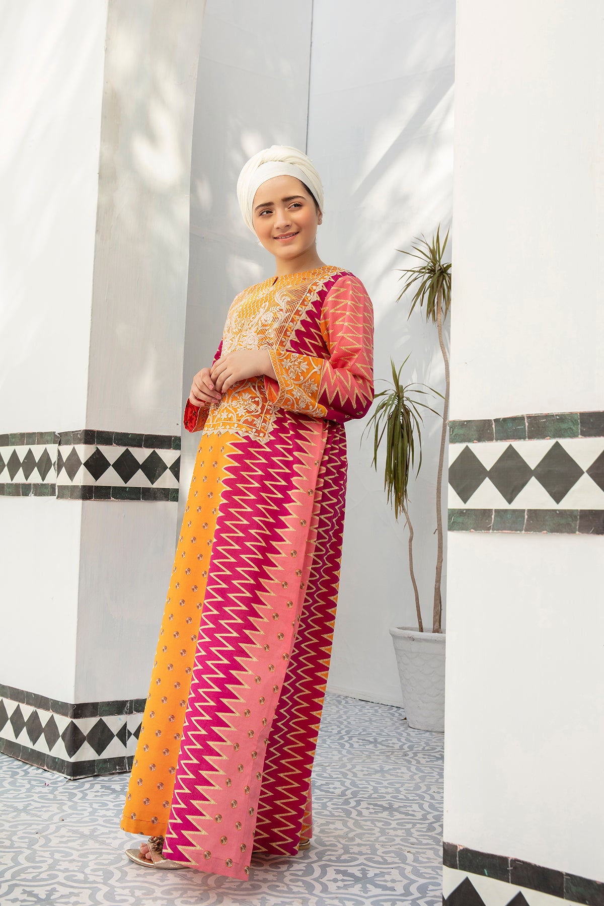 DE21-05-Embroidered Regular Silhouette Stitched Fustaan-1PC