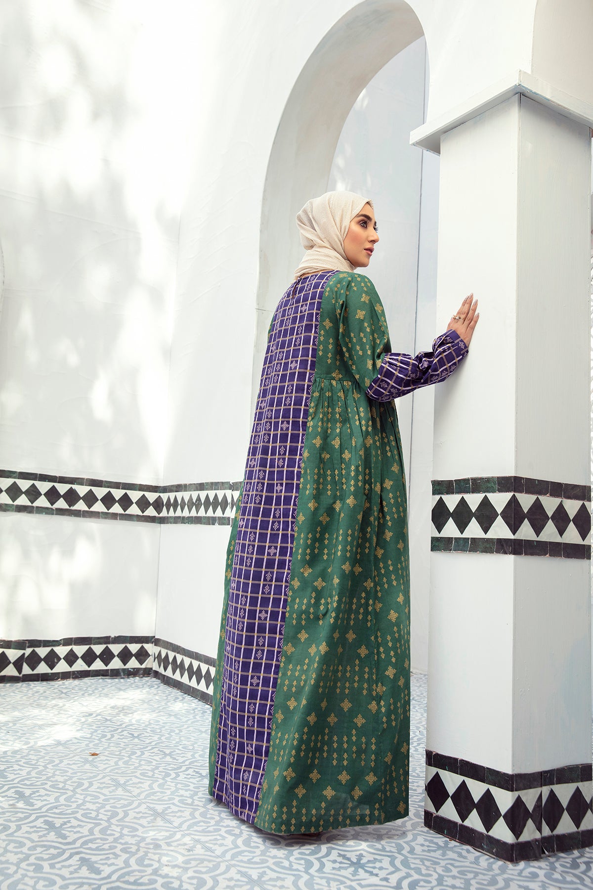 DE21-09-Embroidered Center & Side Paneled Fustaan-1PC