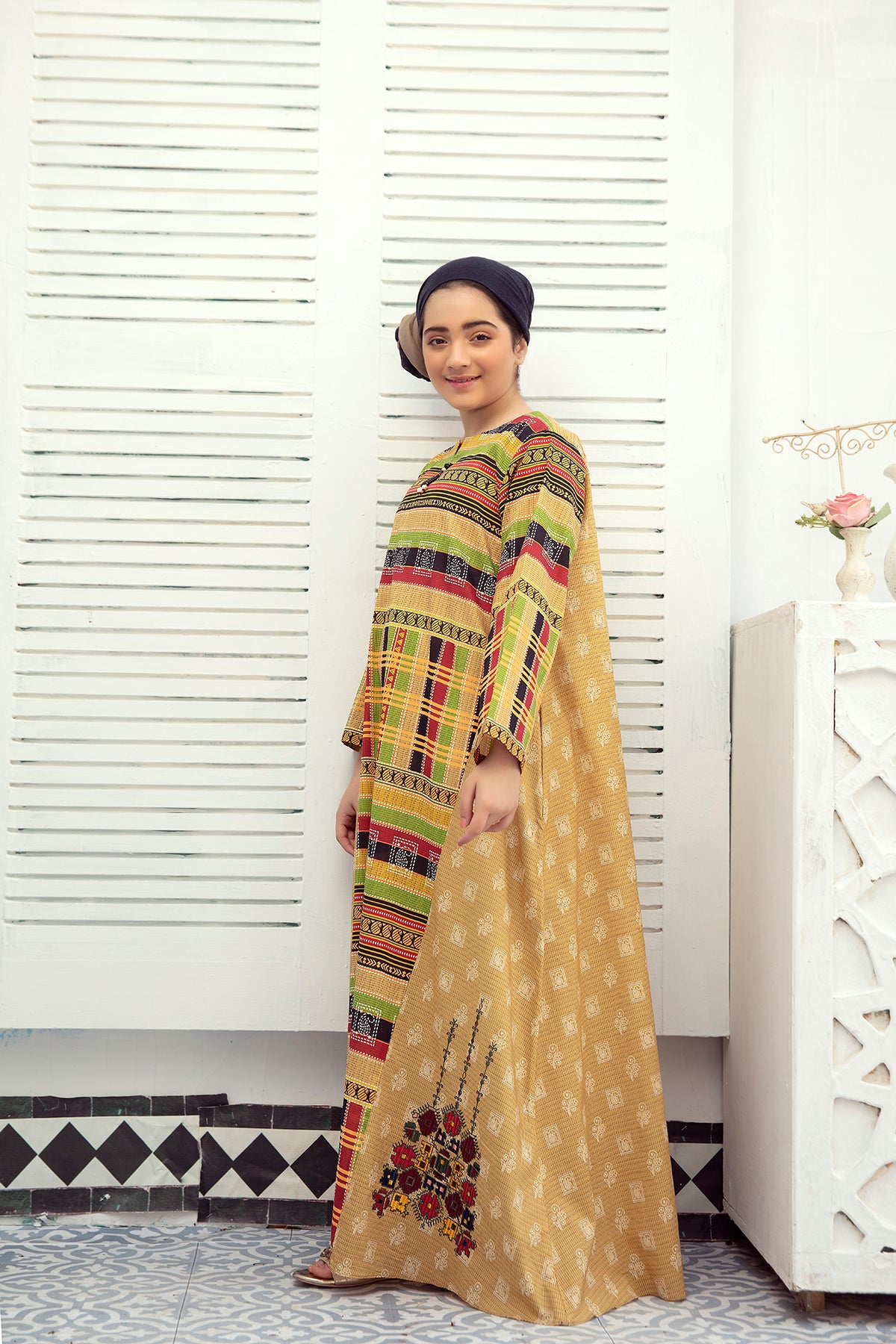 DE21-21-Twill Tape & Embroidery Detailing Stitched Fustaan-1PC