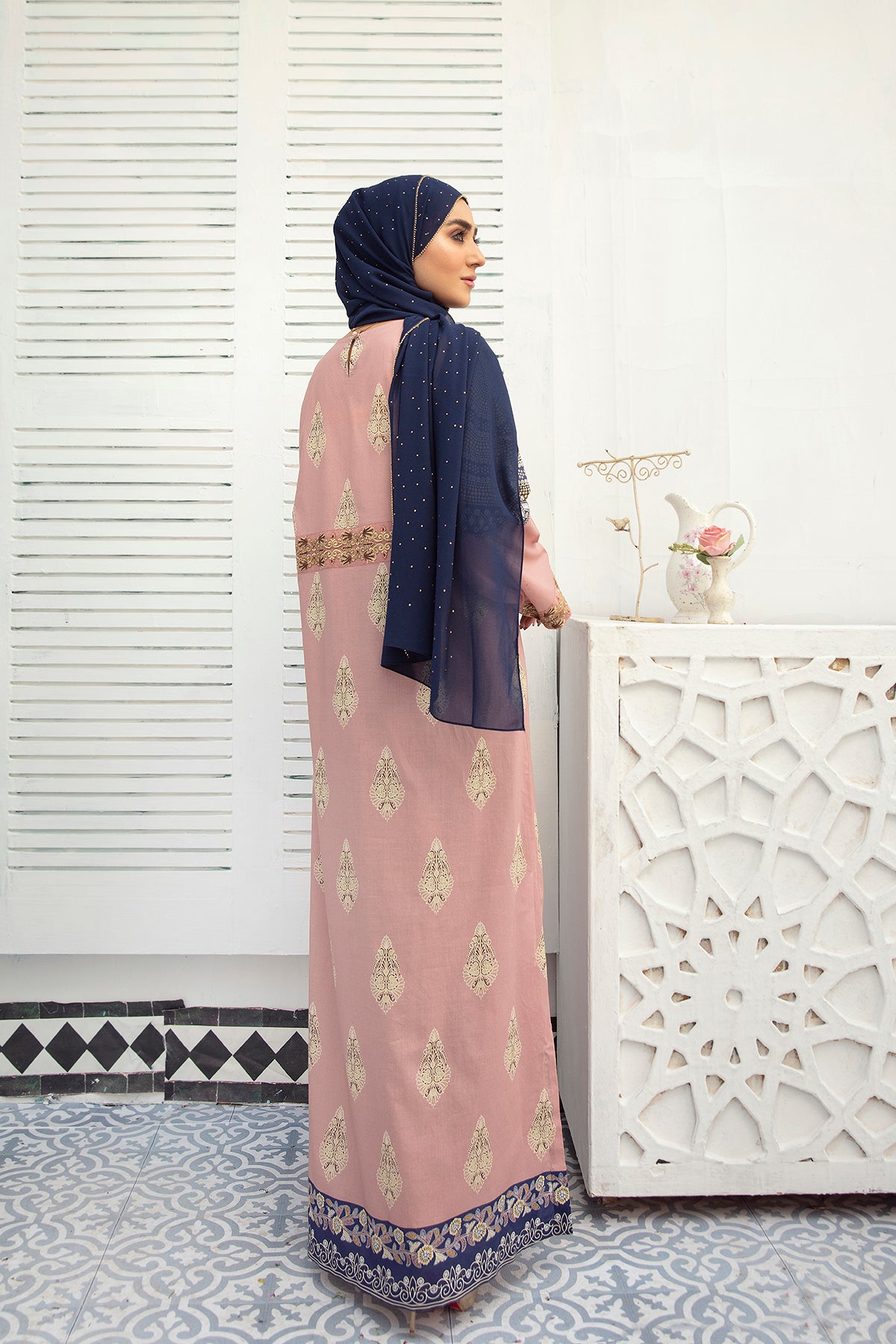 DE21-29-Embroidered Detailing Dropped Shoulder Fustaan-1PC