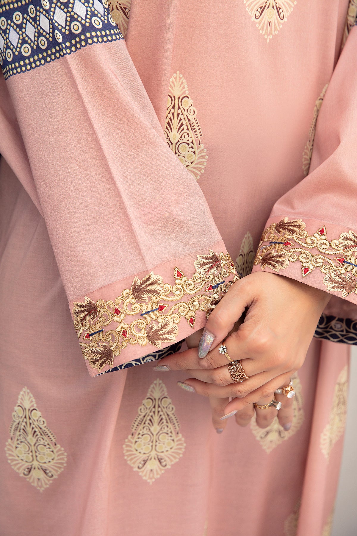 DE21-29-Embroidered Detailing Dropped Shoulder Fustaan-1PC