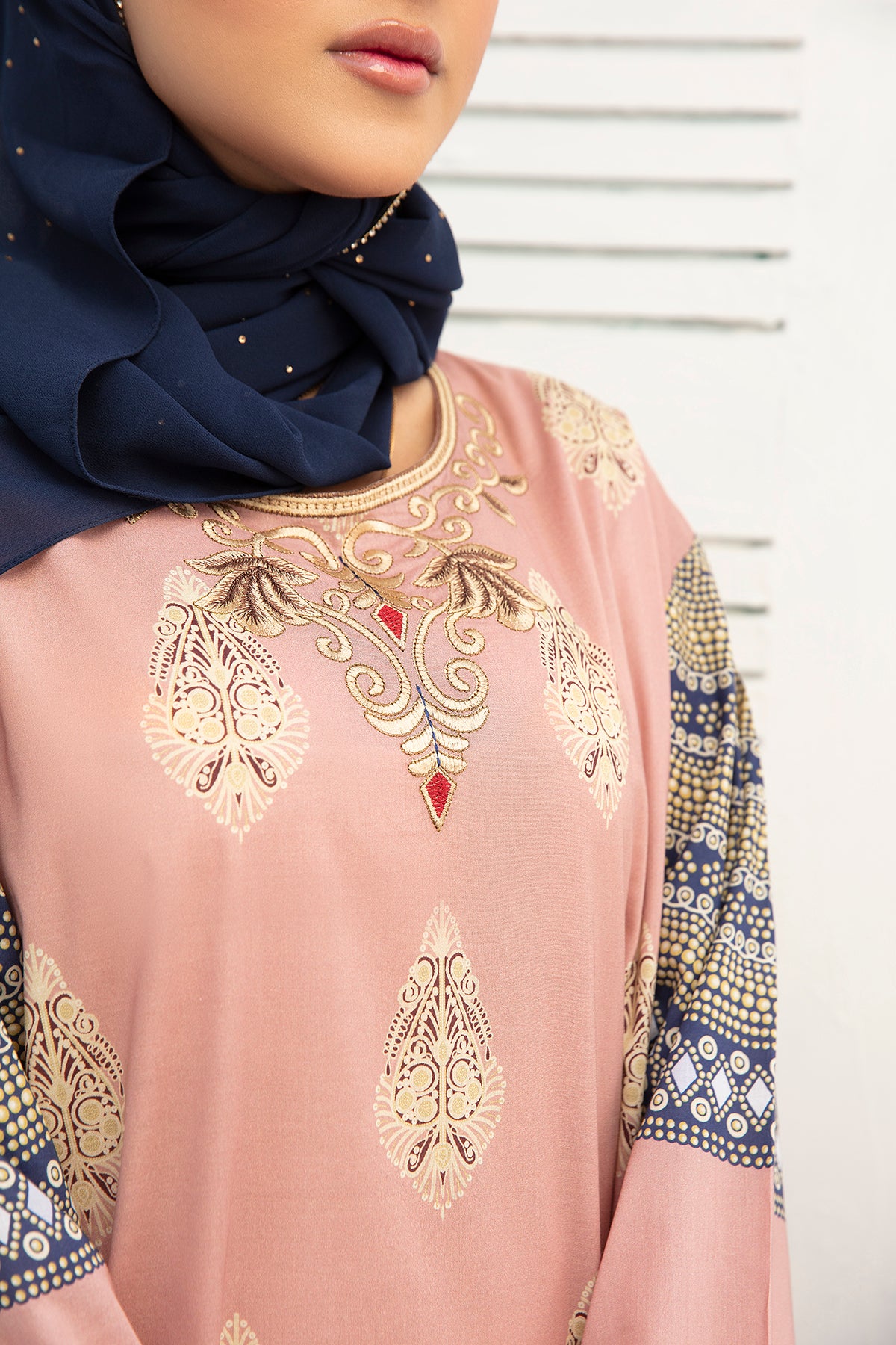 DE21-29-Embroidered Detailing Dropped Shoulder Fustaan-1PC