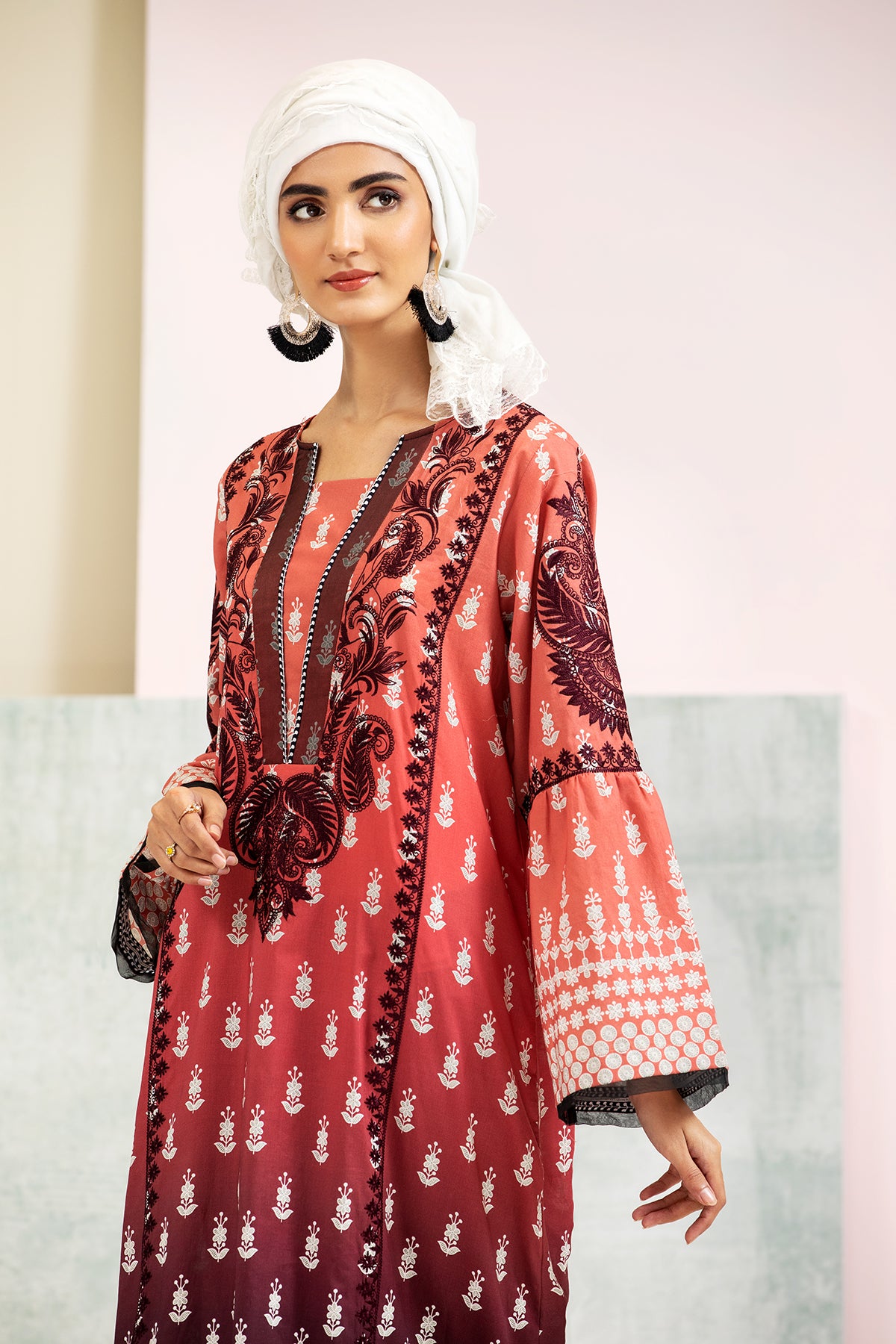 DS21-137-Embroidered Lawn Fustaan
