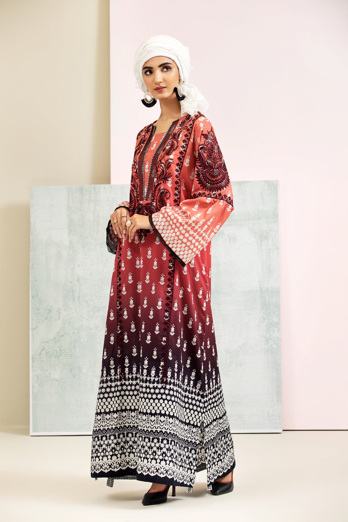DS21-137-Embroidered Lawn Fustaan