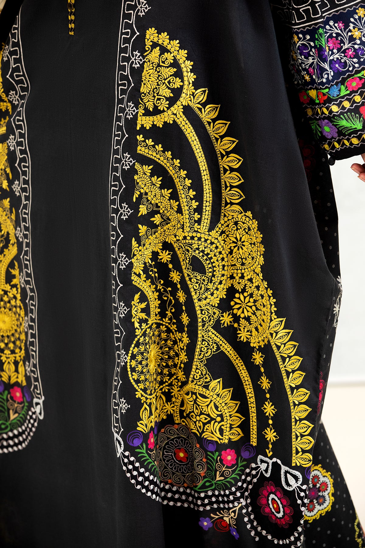 DS21-145-Embroidered Printed Lawn Fustaan