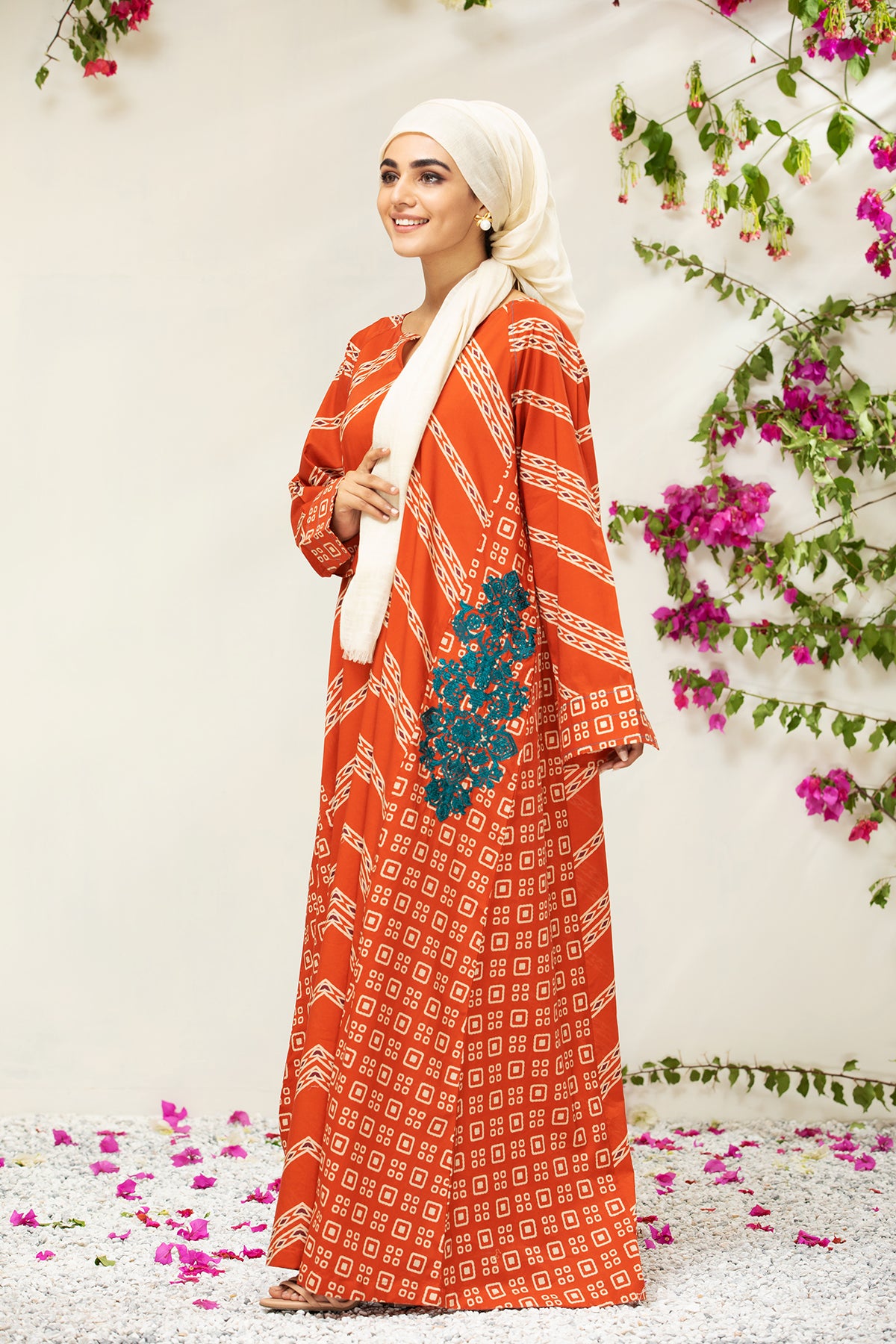 DS21-70 Embroidered Printed Lawn Fustaan