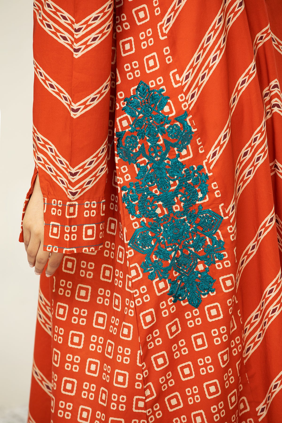 DS21-70 Embroidered Printed Lawn Fustaan