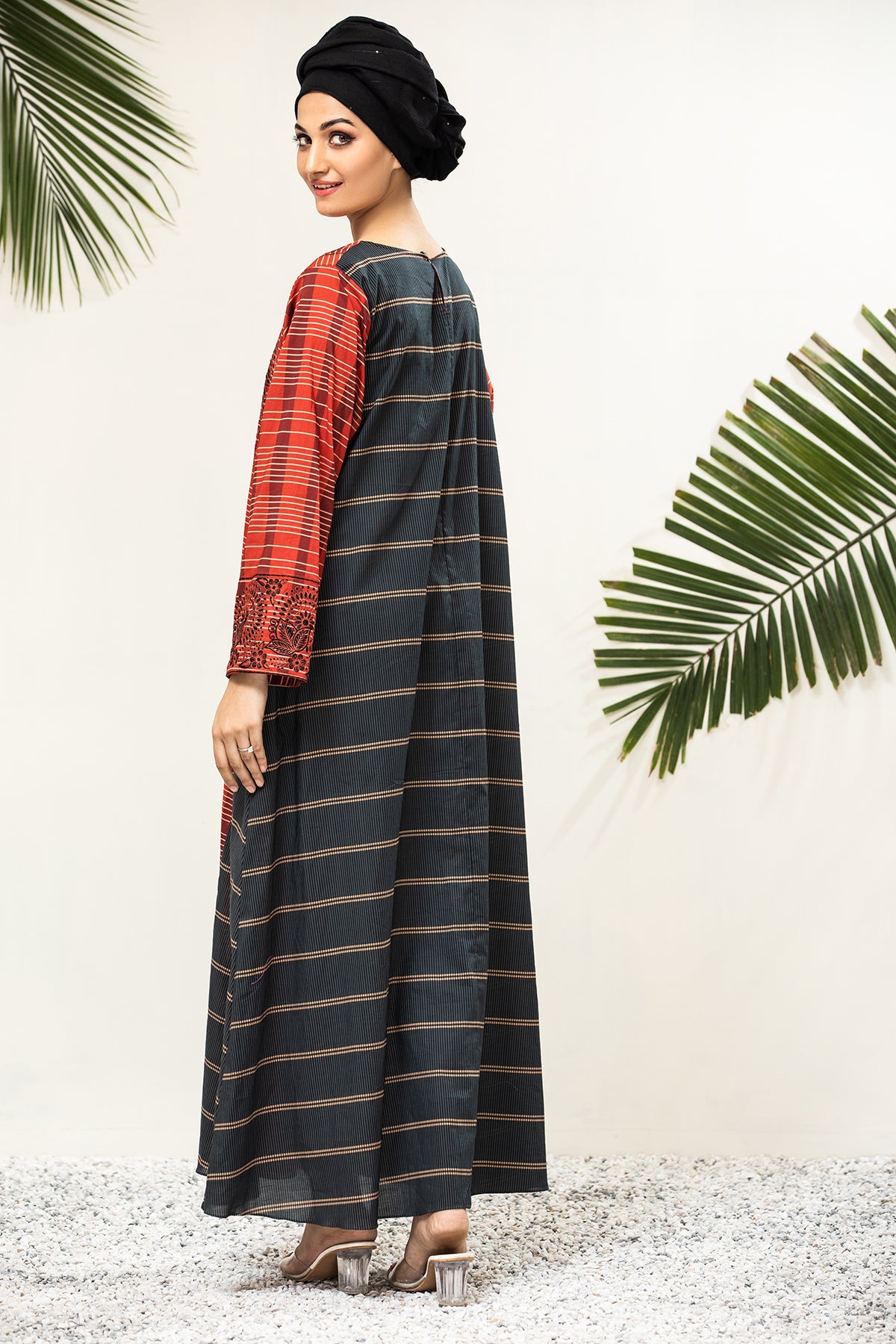 DS21-73 Embroidered Back Forward Printed Lawn Fustaan