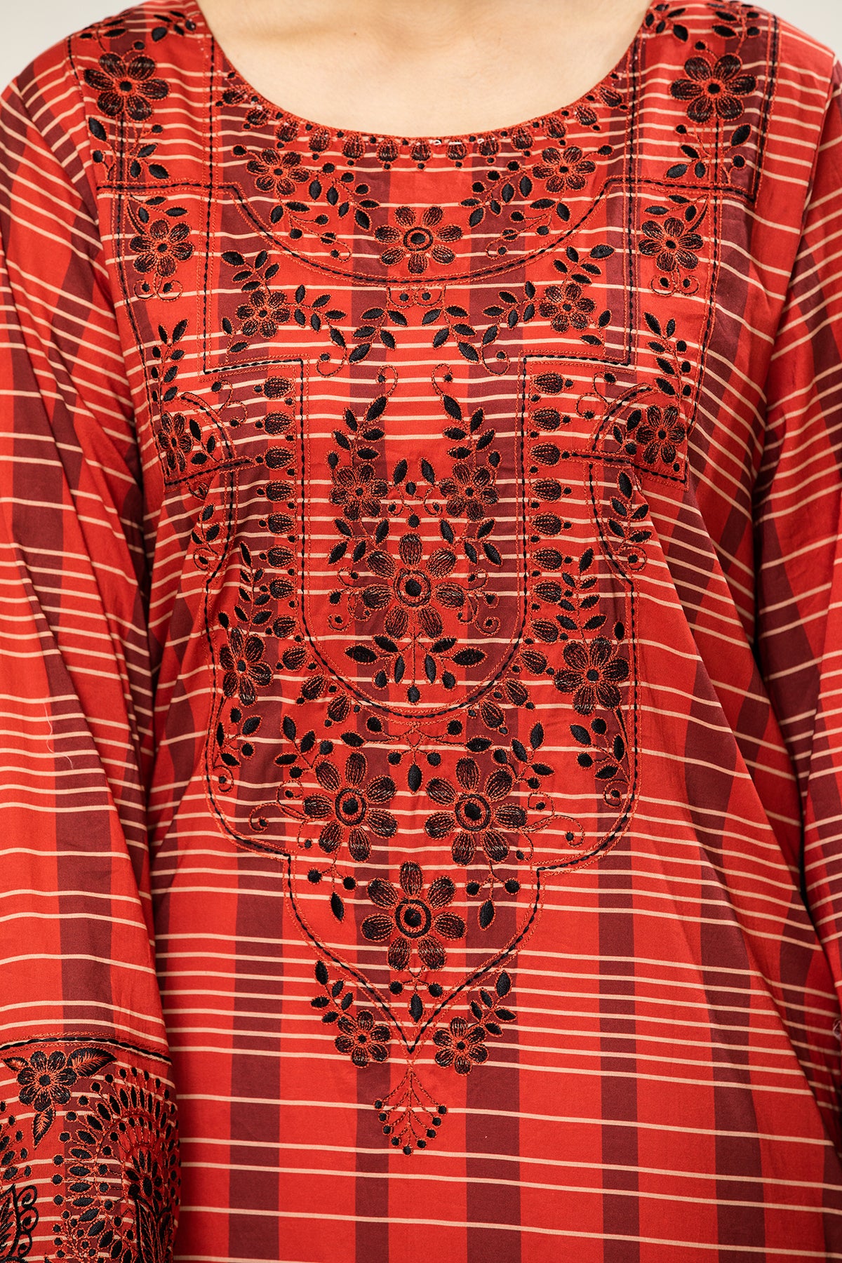 DS21-73 Embroidered Back Forward Printed Lawn Fustaan