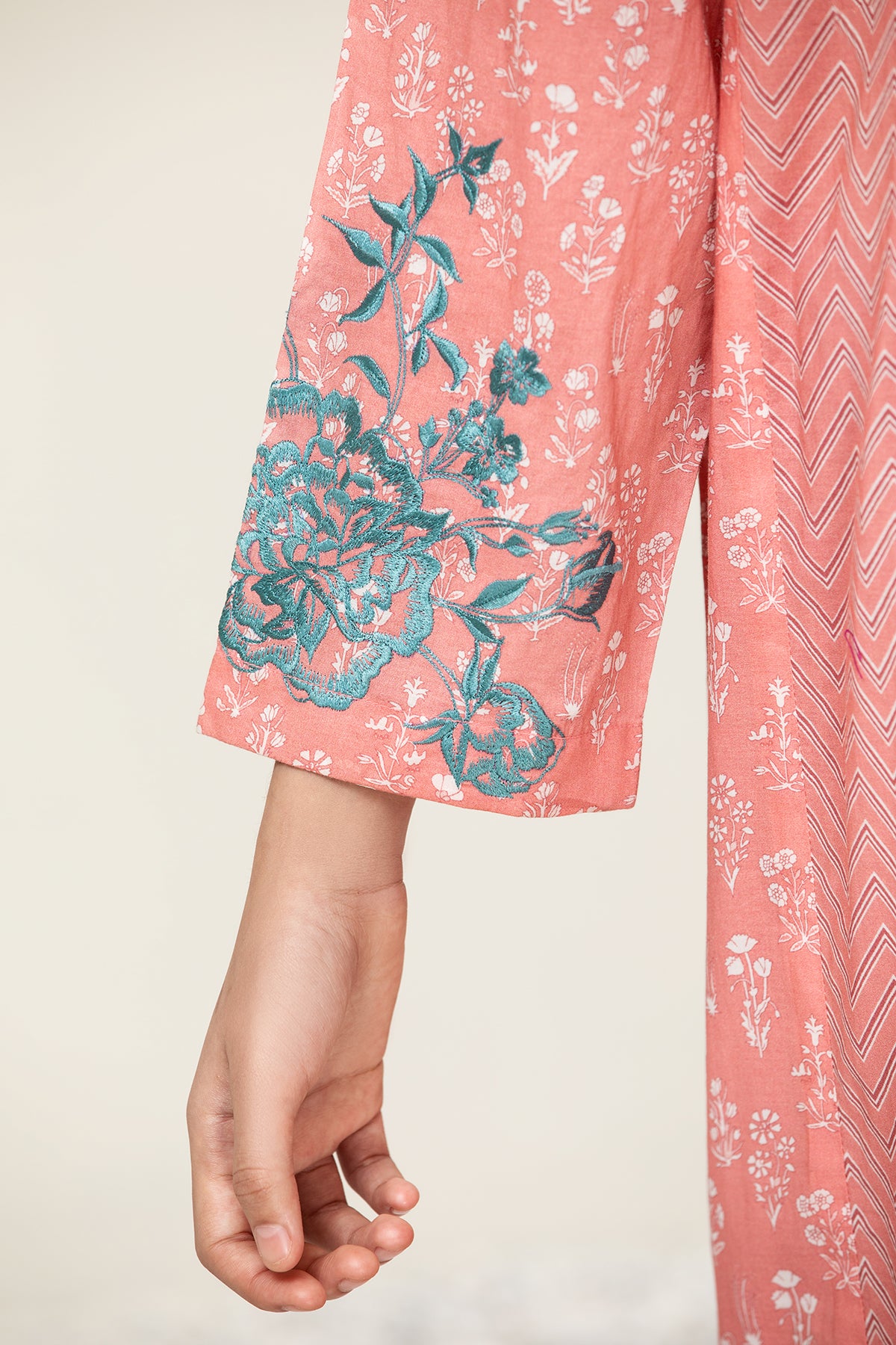 DS21-75/KIDS Embroidered Printed Lawn Fustaan