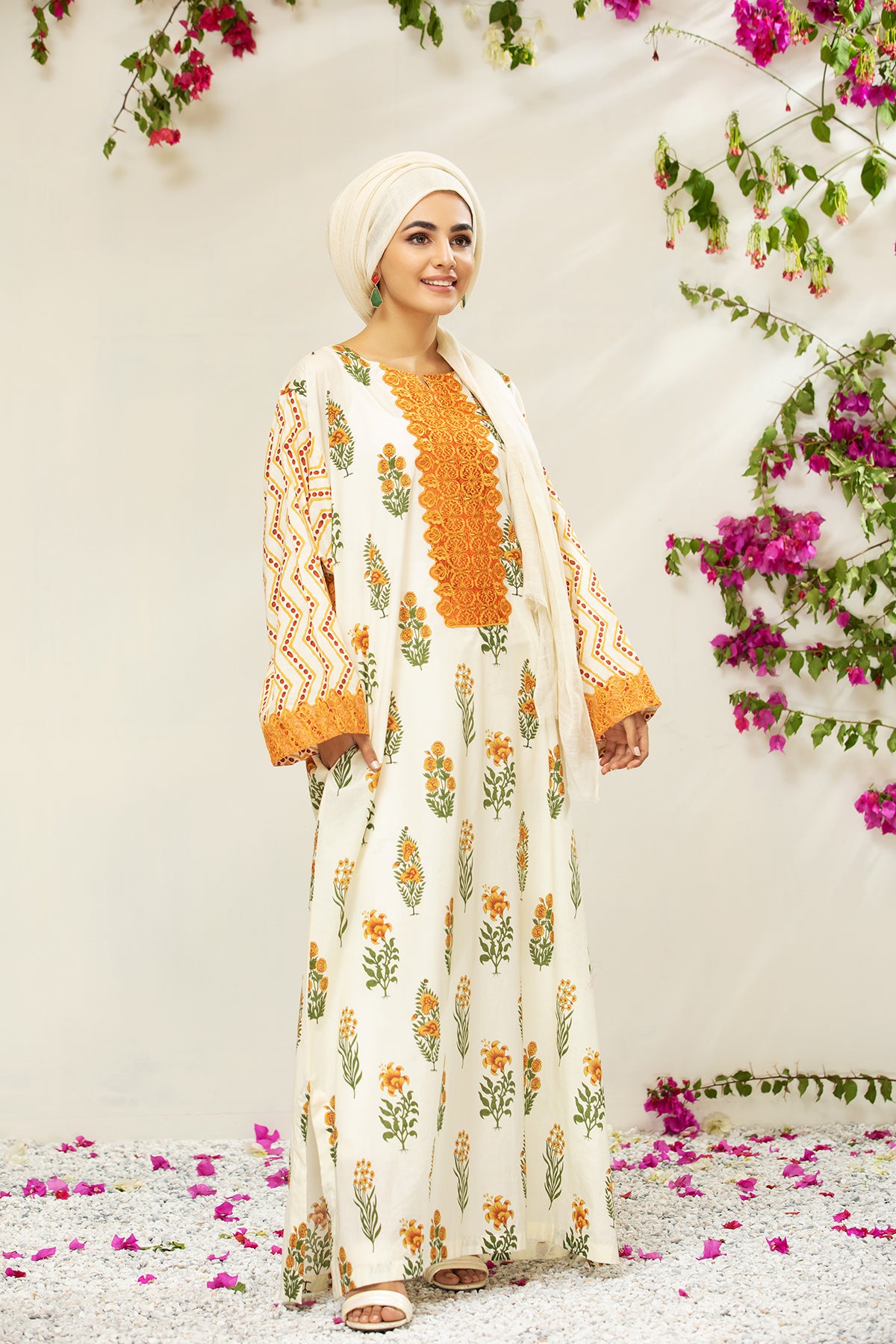 DS21-82 Embroidered Printed Lawn Fustaan