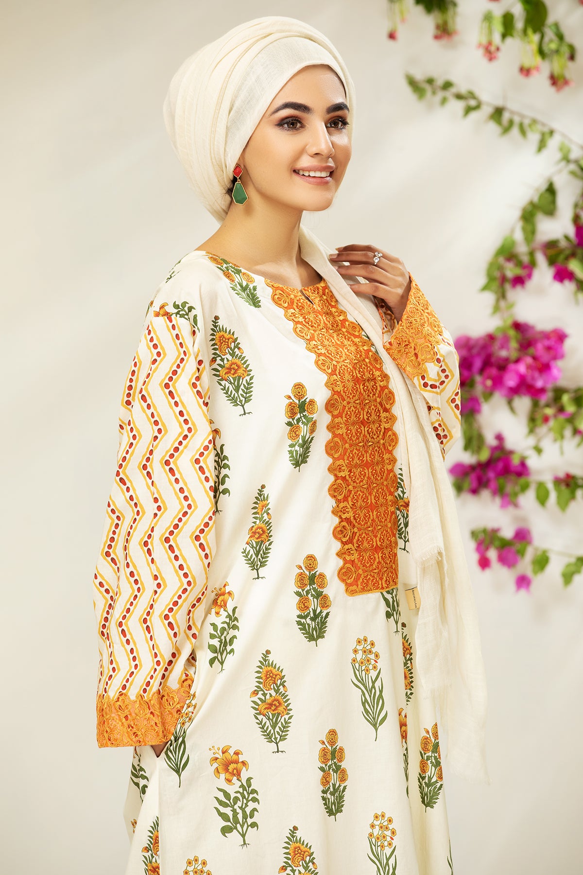 DS21-82 Embroidered Printed Lawn Fustaan