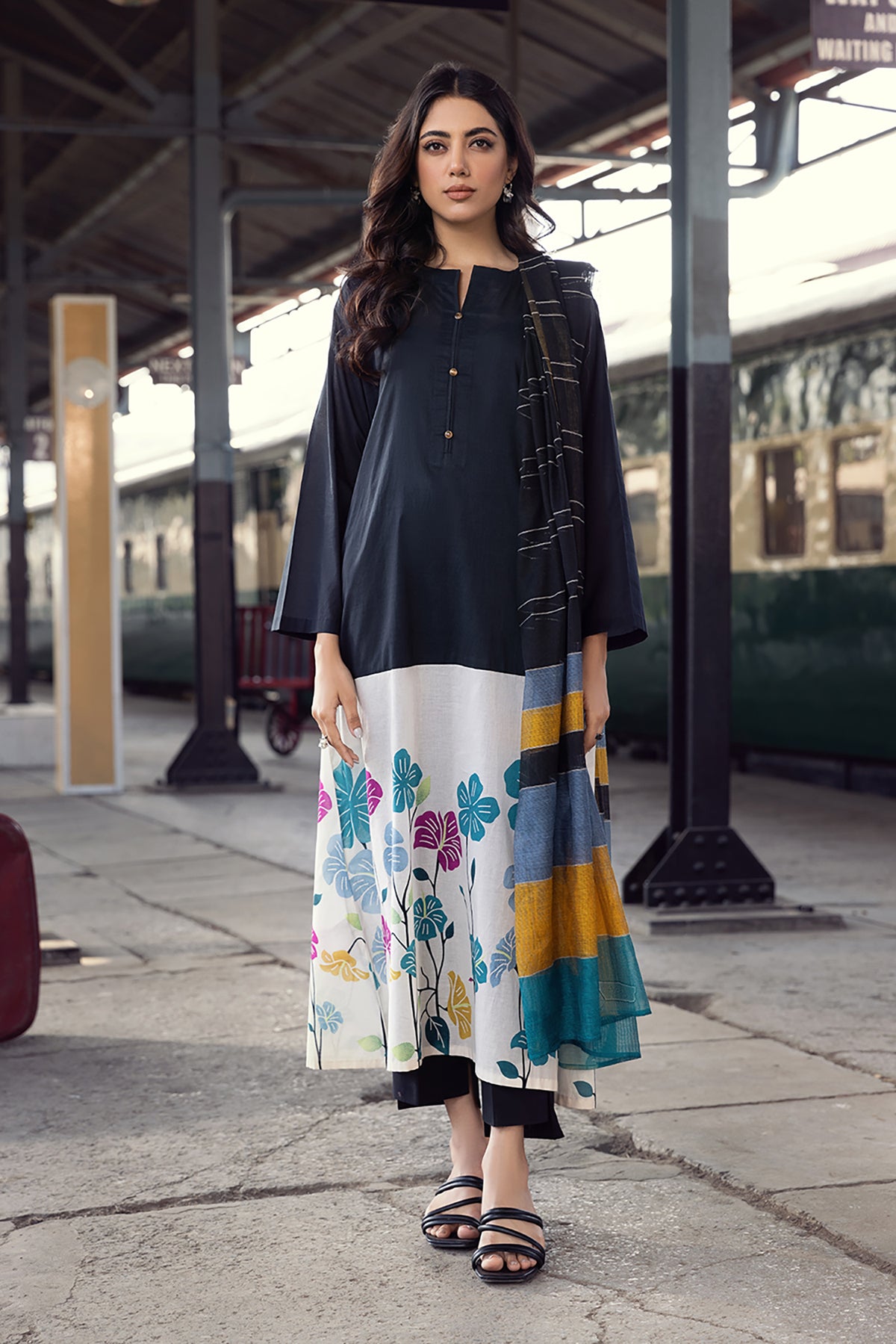 PE22-65-Neck Detailing Printed Shirt With Dupatta 2PC