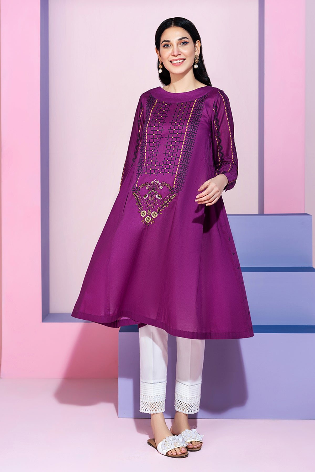 PS20-206-Embroidered Motif & Side Gathers Classic Shirt-1PC