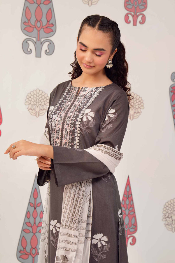 Pakistani women shalwar suits in dubai