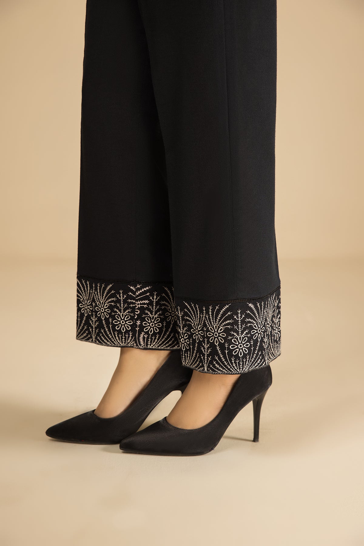 PW22-106-Embroidered Trousers
