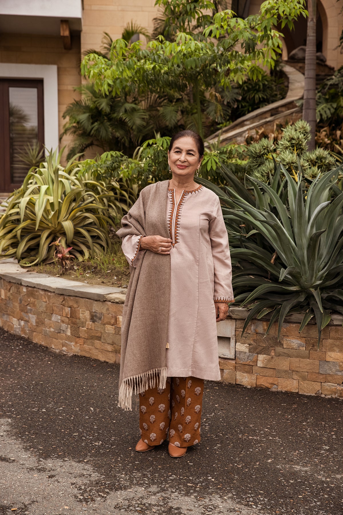 PW22-71-Embroidered Paneled Kurta With Printed Trousers 2PC