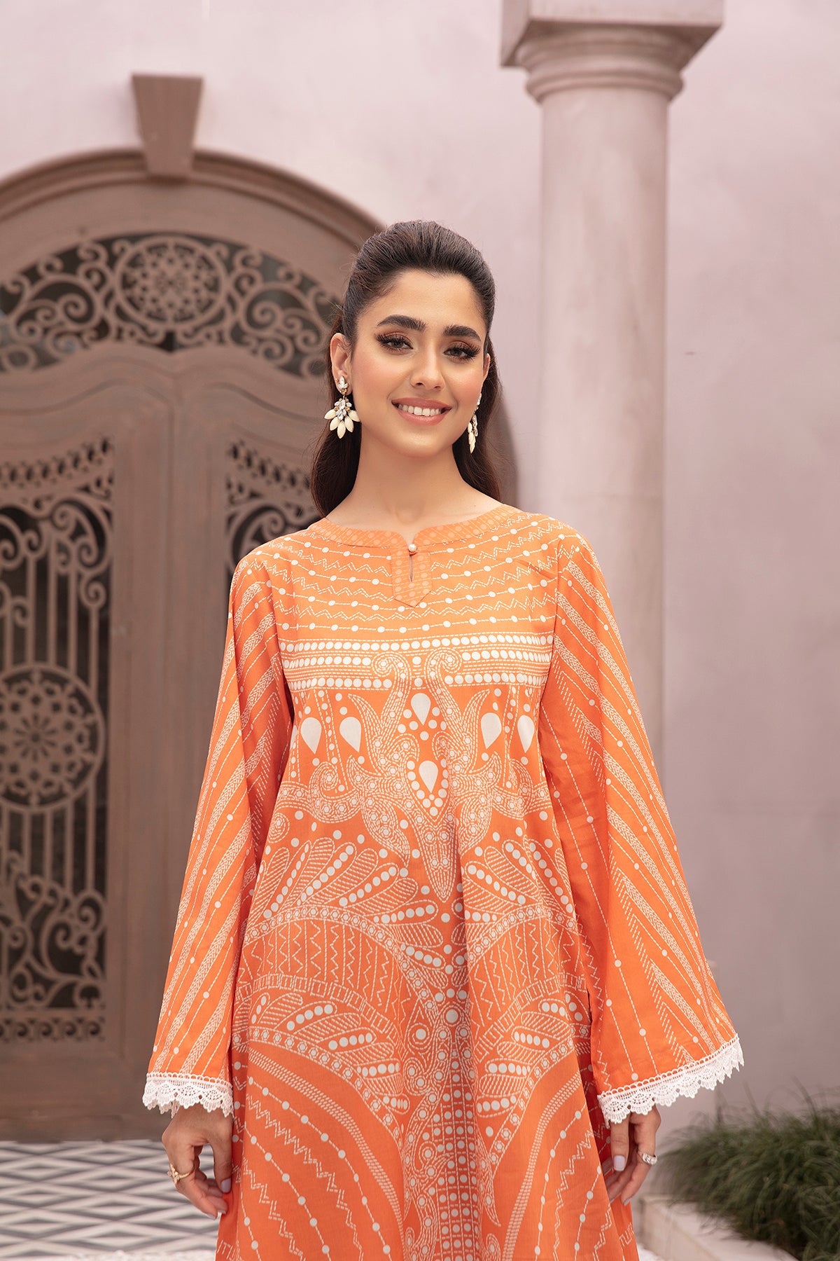 DE22-07-Printed Fustaan With Laced Sleeves 1PC